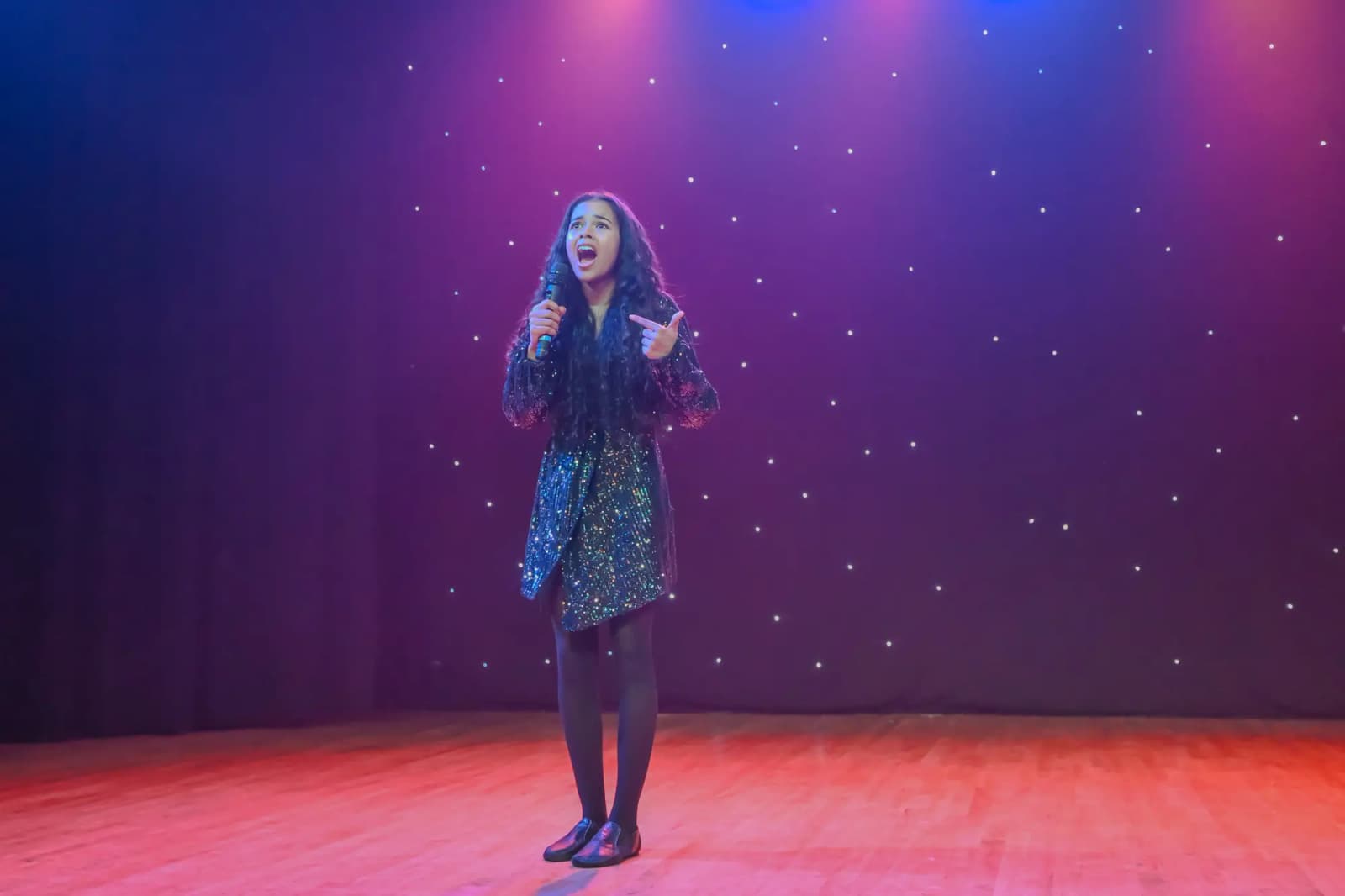 Star-Struck vocalist mid-song at the microphone